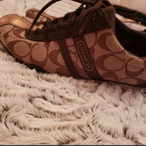 Original. Signature print. coach tennis shoes